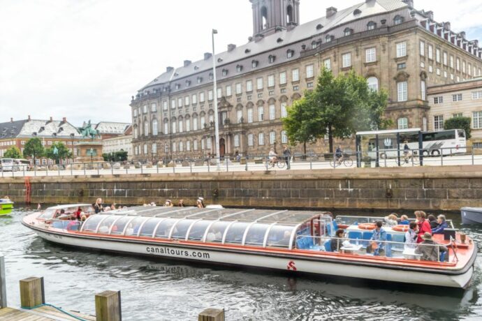 A great boat cruise to visit Copenhagen with children